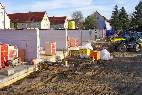EnergieAutarke Reihenhäuser in Magdeburg: Rohbauarbeiten EnergieAutarke Reihenhäuser in Magdeburg: Rohbauarbeiten