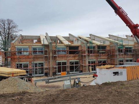 EnergieAutarke Reihenhäuser in Magdeburg: Dachsetzung EnergieAutarke Reihenhäuser in Magdeburg: Dachsetzung