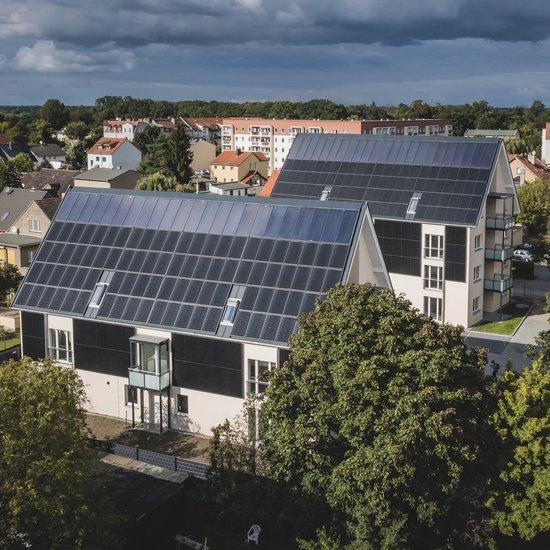 Blick aus der Luft auf die EnergieAutarken Mehrfamilienhäuser in Cottbus Blick aus der Luft auf die EnergieAutarken Mehrfamilienhäuser in Cottbus