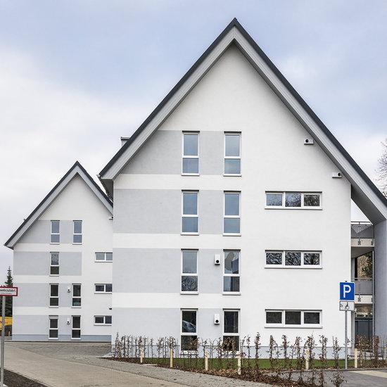 EnergieAutarkes Mehrfamilienhaus in Cottbus mit moderner Putzoptik EnergieAutarkes Mehrfamilienhaus in Cottbus mit moderner Putzoptik