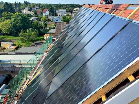 Montage der Solarthermie- und Photovoltaik-Kollektoren in Oranienburg Montage der Solarthermie- und Photovoltaik-Kollektoren in Oranienburg