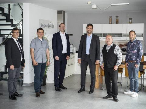 Vertragsunterschrift für das EnergieAutarke Mehrfamilienhaus in Lübben Vertragsunterschrift für das EnergieAutarke Mehrfamilienhaus in Lübben
