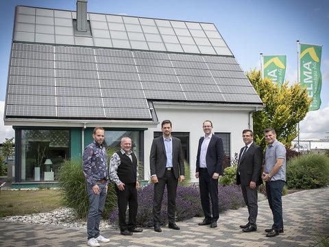 Vertragsunterschrift für das EnergieAutarke Mehrfamilienhaus in Lübben Vertragsunterschrift für das EnergieAutarke Mehrfamilienhaus in Lübben